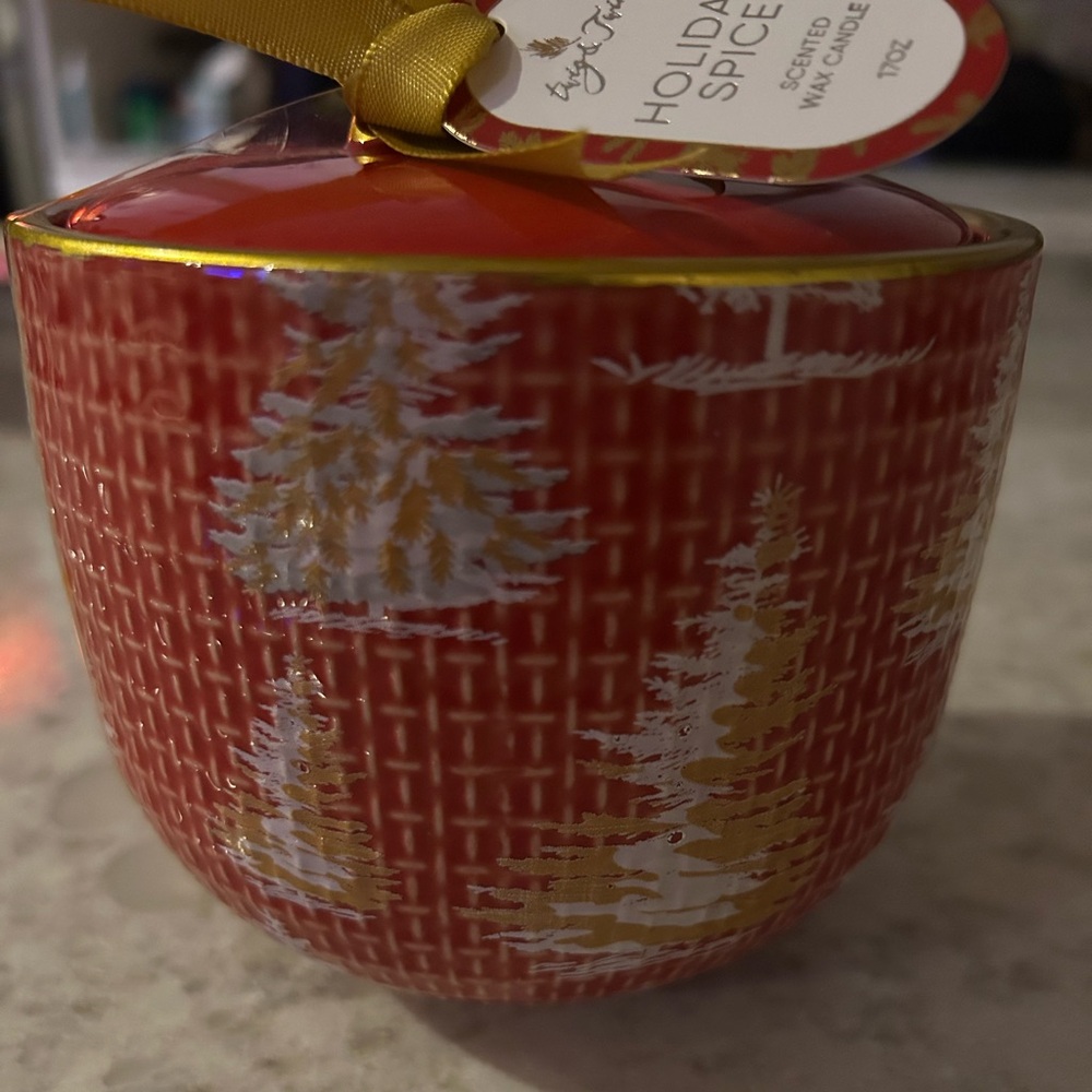 “New” Envogue Red and Gold Tree Holiday Candle 17 oz-Holiday Spice